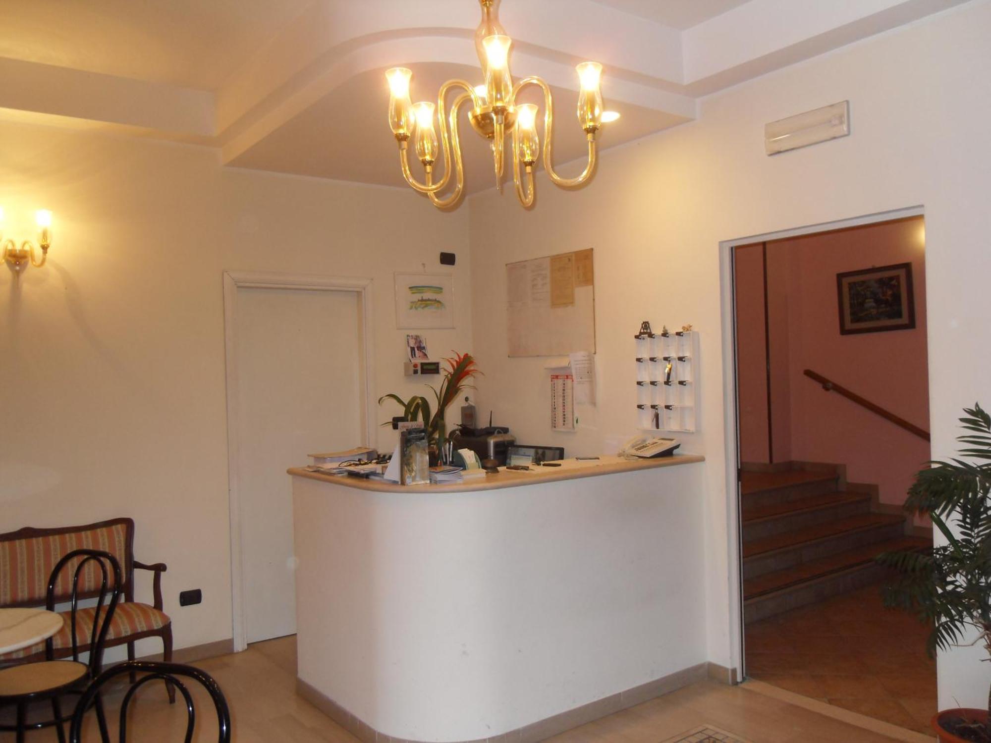Hotel Ferrara Сан-Бенедетто-дель-Тронто Экстерьер фото