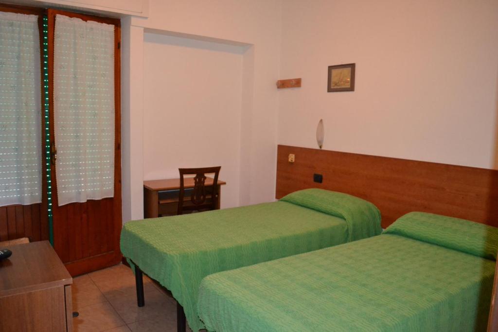 Hotel Ferrara Сан-Бенедетто-дель-Тронто Номер фото