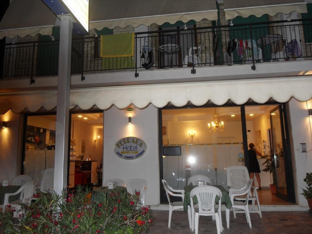 Hotel Ferrara Сан-Бенедетто-дель-Тронто Экстерьер фото
