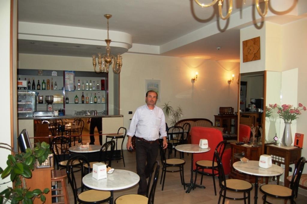 Hotel Ferrara Сан-Бенедетто-дель-Тронто Экстерьер фото