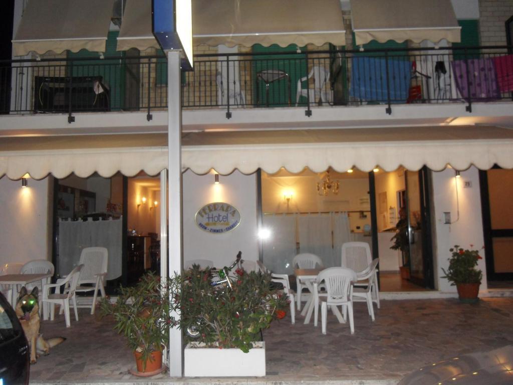 Hotel Ferrara Сан-Бенедетто-дель-Тронто Экстерьер фото