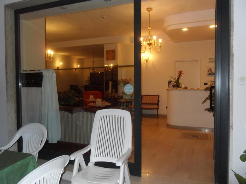 Hotel Ferrara Сан-Бенедетто-дель-Тронто Экстерьер фото
